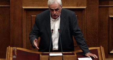 Вудурис поднесе оставка, тврди дека Грција лошо ја менаџира бегалската криза