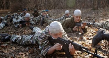 Ултра националисти тренираат млади Руси за борба со НАТО
