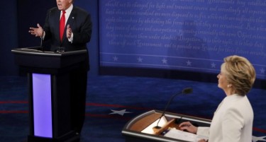 (ВИДЕО) БЕЗ ДА СЕ РАКУВААТ: Трамп и Клинтон ја почнаа и завршија третата жестока дебата!