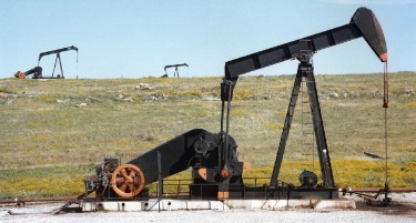 Планот на ОПЕК да ги крене вештачко цените на нафтата е пред неуспех