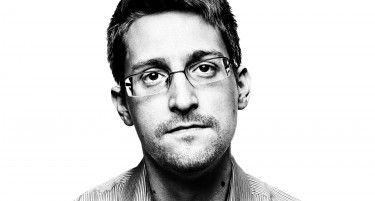 Сноуден ги разби теориите на заговор дека ФБИ ја фаворизира Хилари
