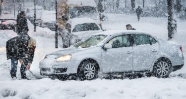 ВИДЕО: Хаос во Шведска: Во Стокхолм затворија училишта поради снег
