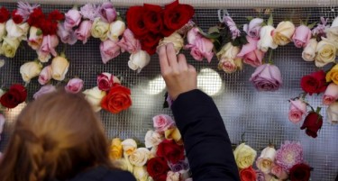Франција одбележува година од нападите во Париз