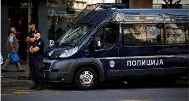 Во Србија разбија криминална група за шверц на оружје