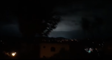 Видео: Заговорниците не мируваат -  Чудна светлина и НЛО над Нов Зеланд со земјотресот