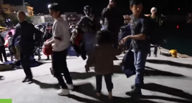 ВИДЕО: Мигрантите на Хиос кршеа и палеа