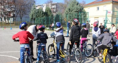 Велосипеди од ОКТА за децата од СОС Детско село