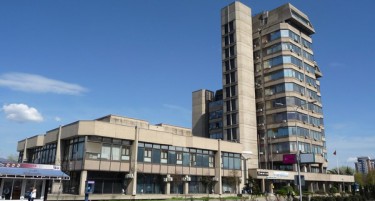 Кредитите во опаѓање, неизвесноста на кризата тешко влијае врз задолжувањето