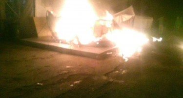 ФОТО+ВИДЕО: Одмазда на десничарите, нападнат камп на Хиос