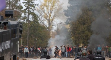 ФОТО+ВИДЕО: Судири меѓу мигранти и полицајци во Бугарија