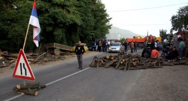 Србите со возила му го блокираа патот на Иса Мустафа