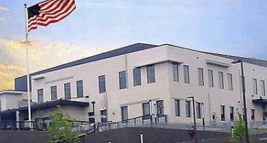 Пред американската амбасада сомнително возило, дали е најден експлозив?