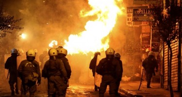 ФОТО+ВИДЕО: Вистинска војна на улиците на Атина