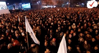 (ФОТО) Струмичани со масовна поддршка за Заев