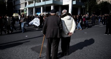 Во Грција даваат 13-та пензија - „подарок