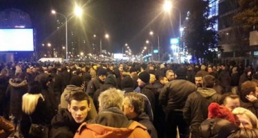 ВМРО-ДПМНЕ „митингува“ пред ДИК - Се редат жестоки обвинувања за предавство