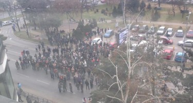 (ФОТО) СЕ СОБИРААТ ПРЕД ДИК: Дојдоа, може и оро пак ќе заиграат!