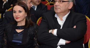 Хари Костов и Маја Стевкова Штериева  во наредните шест години остануваат на чело на Комерцијална банка АД Скопје