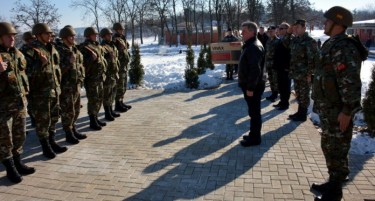 Врховниот командант Иванов традиционално на првиот ден од 2017 со војниците