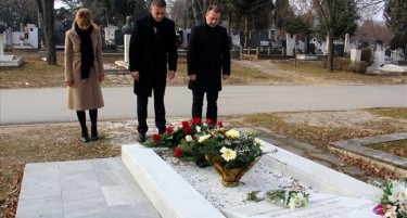 СДСМ оддаде почит на Киро Глигоров на 5 години од неговото починување