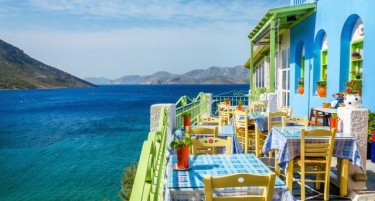 Грција има проблеми - туристите откажуваат