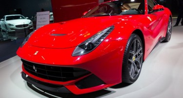 Преземете бесплатни 50 евра и тргувајте со акциите на Ферари на берза