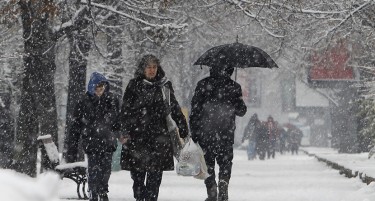 ПОДГОТВЕТЕ СЕ, СИБИР СЕ ВРАЌА: Нов удар ниски температури и врнежи од снег