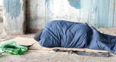 Бездомник најден мртов во битолска напуштена куќа, најверојатно починал од студ