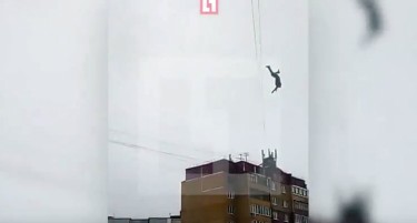 (ФОТО) Сакал по жица да оди од зграда до зграда по што загинал