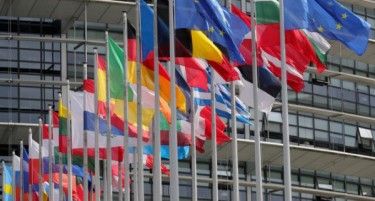 Јункер ги повика земјите членки да воведат минимални плати во ЕУ