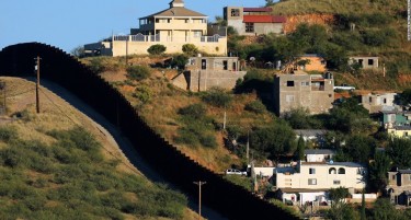 ПАРАФОТ НА ТРАМП: Американски ѕид за раздор или развој на САД?!