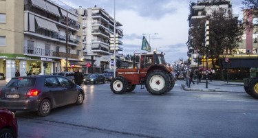 Со блокадата на Евзони грчките фармери попречија испорака на тони стока за Македонија