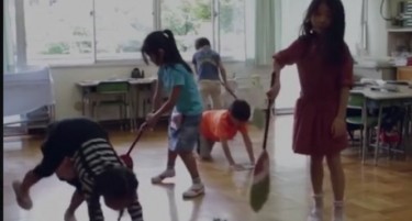 (ВИДЕО) Во училиштата немаат чистачи, еве кој чисти наместо нив