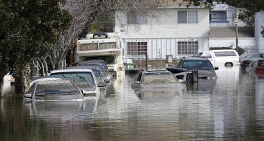 (ФОТО+ВИДЕО) КАТАКЛИЗМА ВО КАЛИФОРНИЈА: Ова е најголемата поплава во последните 100 години