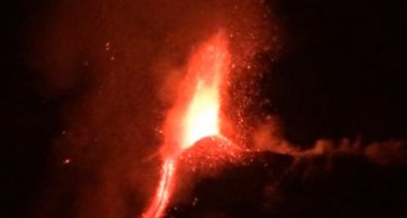(ВИДЕО+ФОТО) ВУЛКАНОТ ЕТНА СЕ ПРОБУДИ: Погледнете како изгледа спектакуларната ерупција