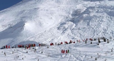 (ВИДЕО) ДРАМА ВО ФРАНЦУСКИТЕ АЛПИ: Најмалку 30 луѓе затрупани во снег, не се знае дали се живи!