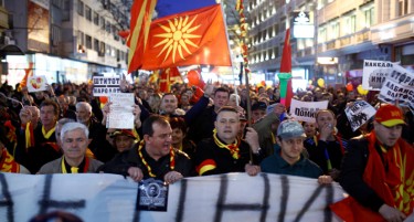 Иванов меѓу „чеканот и наковалната“: Каде се движи Македонија која некогаш беше оаза на мирот?!