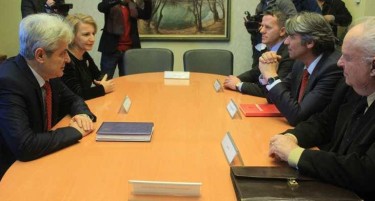 АЛБАНСКИОТ БЛОК КАТЕГОРИЧЕН: Програмата на Заев е добра основа за нашите барања