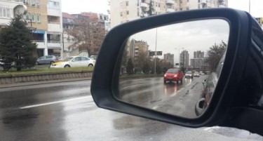 Се вози по влажни коловози, каде провејува снег?