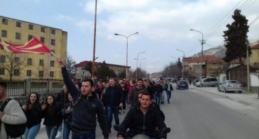 Злоупотреба на ученици во Прилеп, директор ги тера на протест-тие бараат настава!