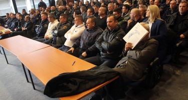 Обвинет од Диво Насеље сведочеше дека сексуално го нападнале во станица