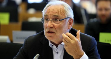 Вајгл: Ситуацијата во Македонија е сериозна и  можни се и најцрните сценарија