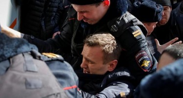 Руската полиција го уапси опозицискиот лидер Навални во московските протести