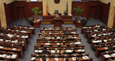 Собраниското натегање во пауза, ВМРО-ДПМНЕ наметна тема за албанизација