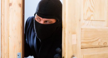 Вооружени крадци одзедоа 120.000 евра од куќа во Арачиново