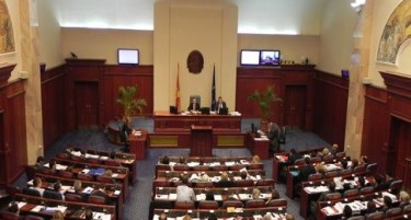 Пратеникот Бранко Манојловски ги повика колегите да бидат едно и да работат за Македонија