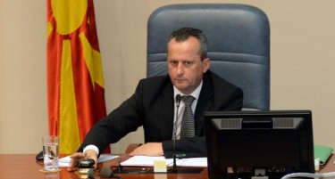 Претседавачот Вељаноски почна да гаси микрофони на пратеници