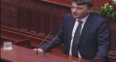 Шилегов потврди дека државните симболи нема да се менуваат