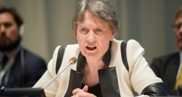 Кларк: Земјата да најде излез од кризата што поскоро