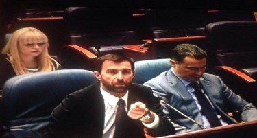 Груевски после недела дена дојде во Собрание